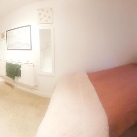 Centrel To London Single Bed Room Quiet Home With Host And Breakfast Esterno foto