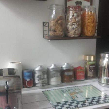 Centrel To London Single Bed Room Quiet Home With Host And Breakfast Esterno foto